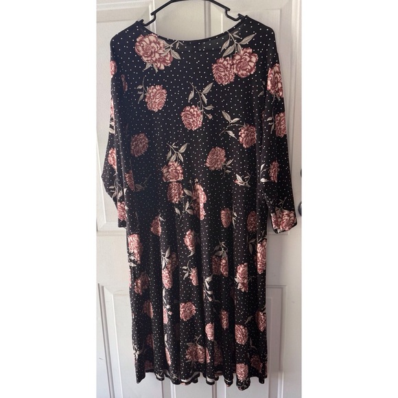 Torrid Floral and Polka Dot Faux Wrap Dress 3X - Picture 3 of 5